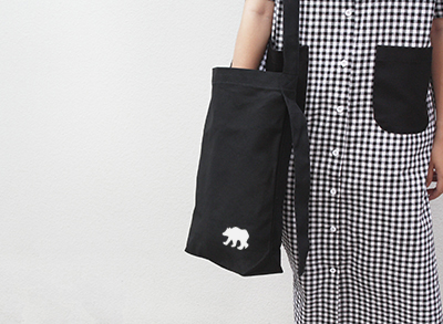 黑色帆布側背包