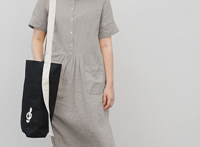 黑色帆布側背包